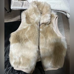 Faux fur Vest, so adorable perfect condition! Barely worn. A little cropped